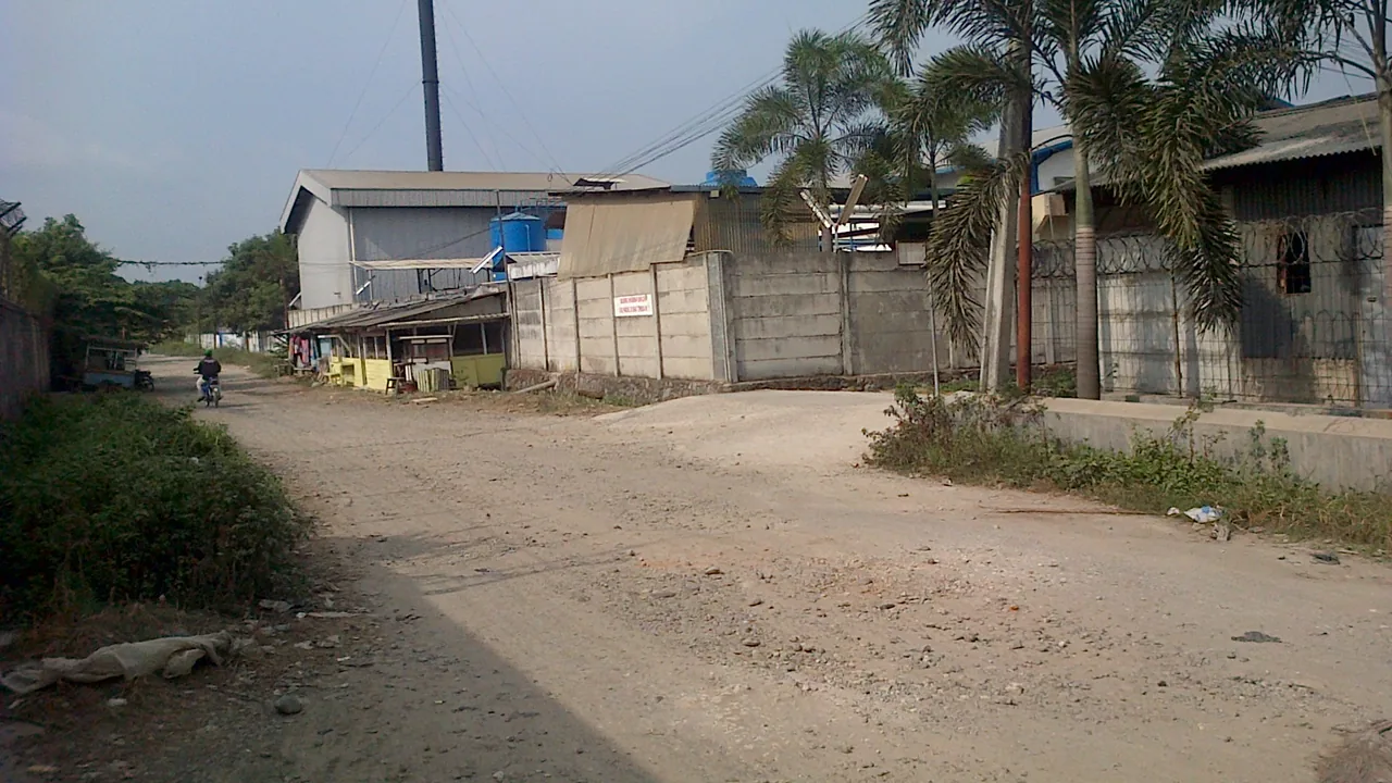 Deretan bangunan pabrik dan gudang di Kawasan Industri Jatake, Tangerang