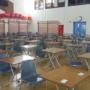 Deretan meja dan kursi tertata rapi di sebuah ruang ujian sekolah menengah